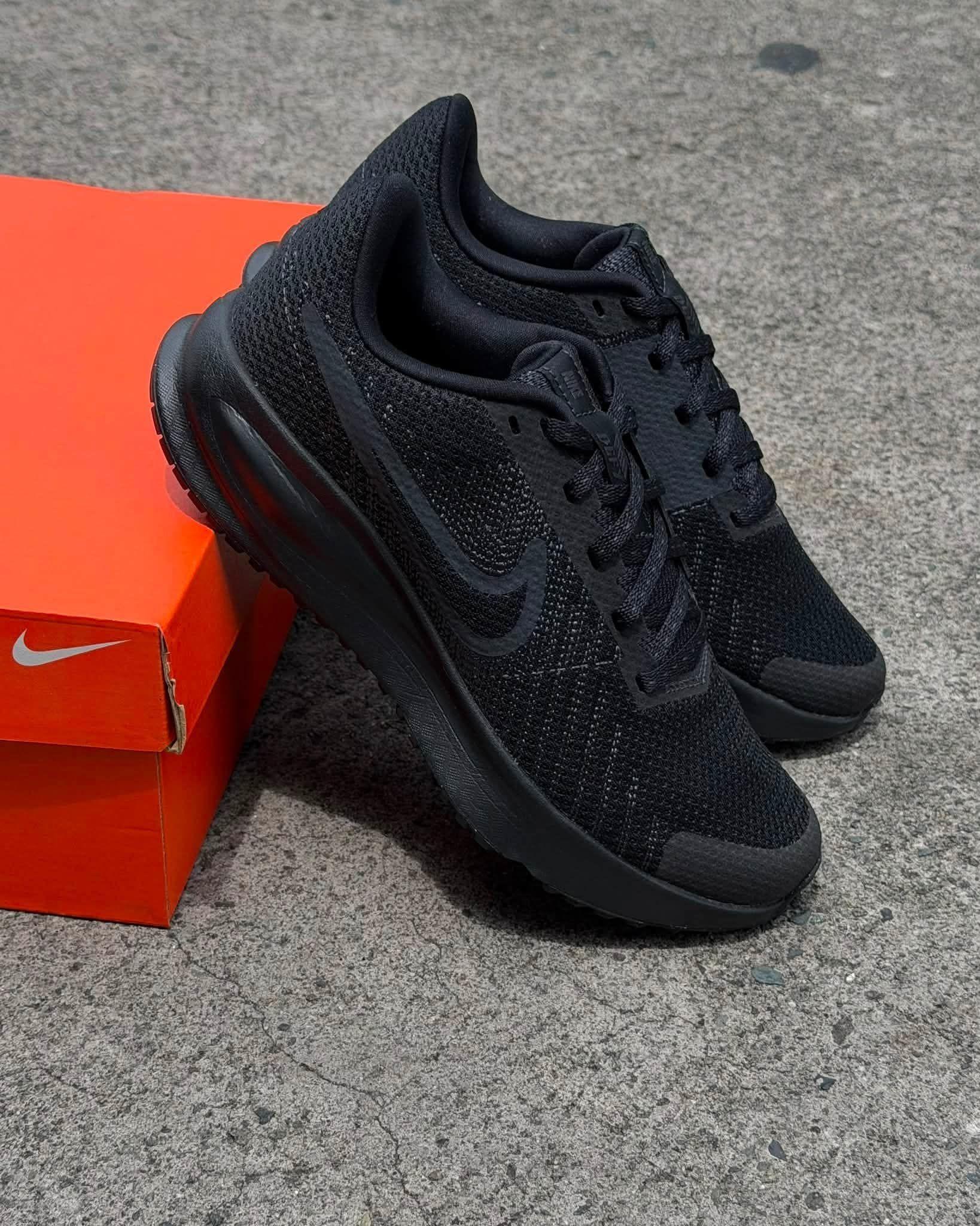 ⚫纯黑耐造|Nike黑武士网面训练跑鞋全方位解析